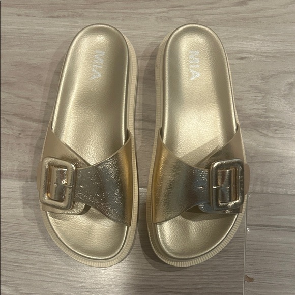 MIA Women Sandals - Picture 3 of 4